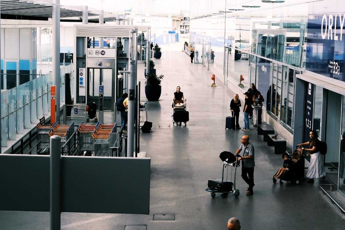 Paris airports CDG Orly map distance to city center