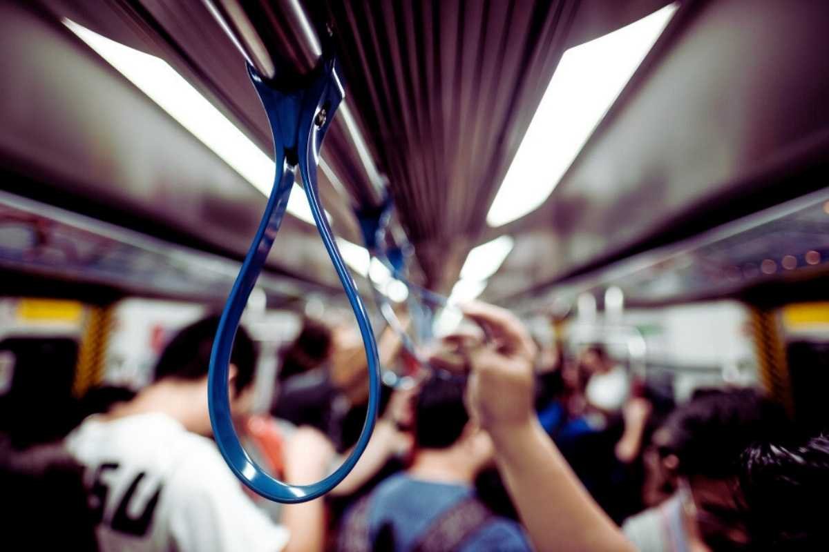 Paris metro safety tips pickpocketing 2026