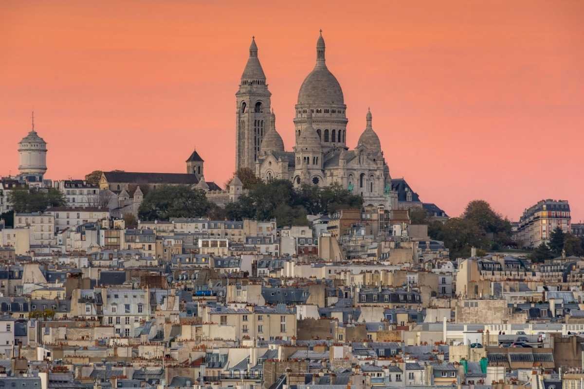 Montmartre sunset street view - Paris 7 Days Itinerary