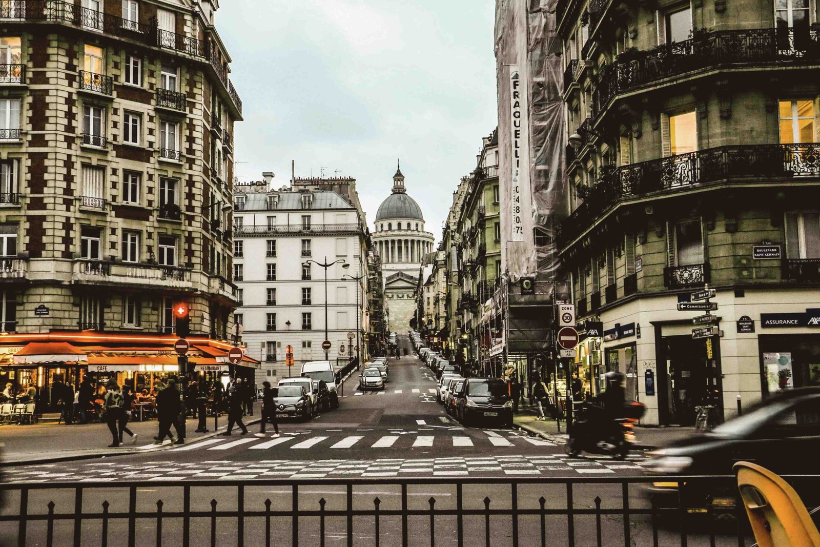 Sainte-Chapelle stained glass – Paris hidden gems