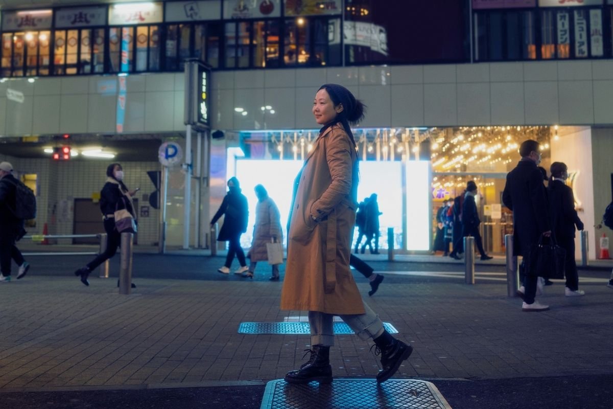 alm evening walk in a Paris neighborhood, showing how extra days create rhythm and easier returns