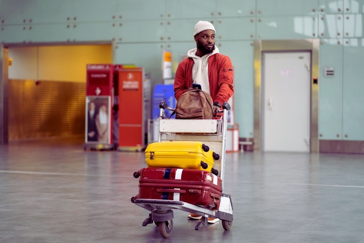 Arriving at Gatwick with luggage—choosing the wrong Gatwick to London route creates early-day friction and repair spending. 