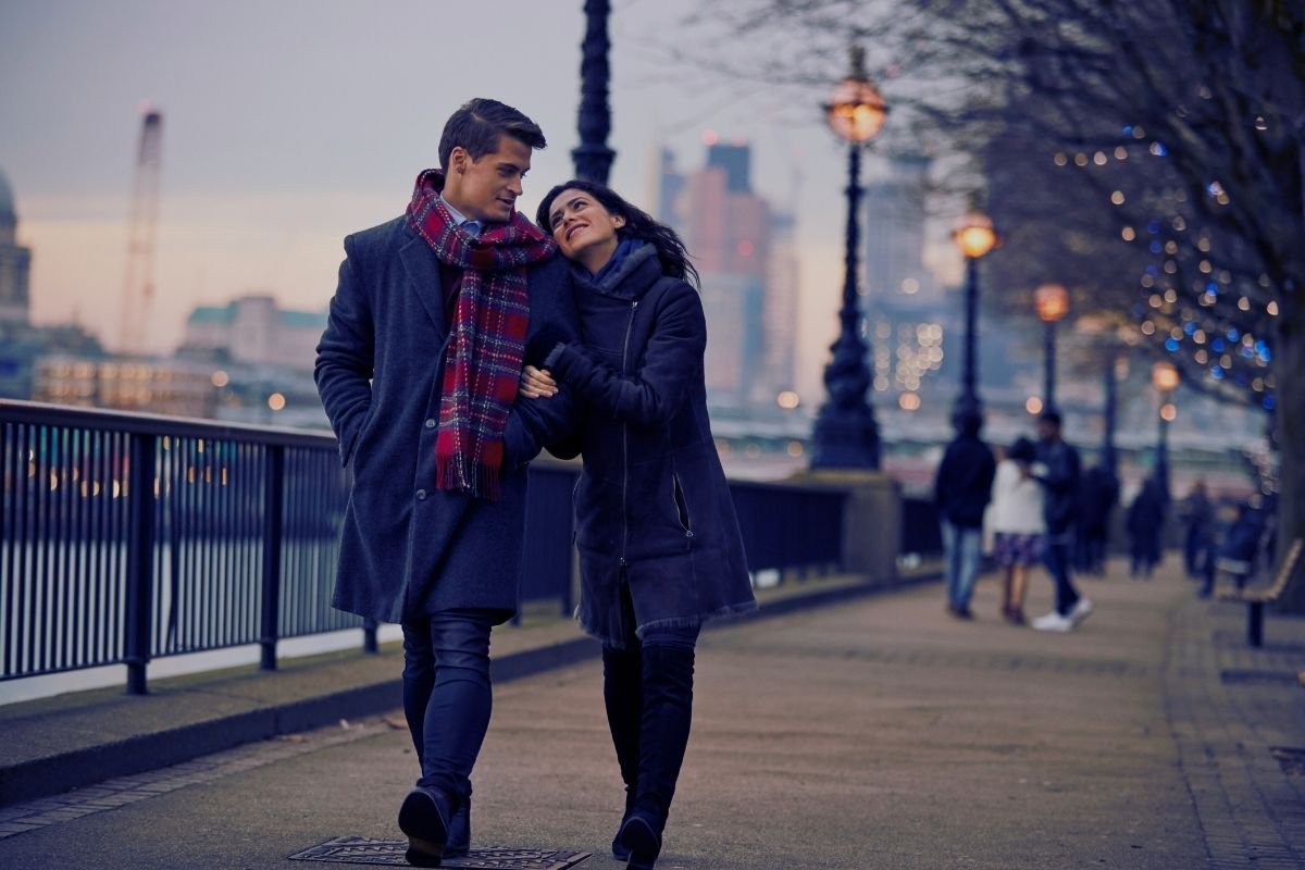 London riverside finish at the end of a 3-day trip—buffer time and a flexible walk keep the final day calm and satisfying.
