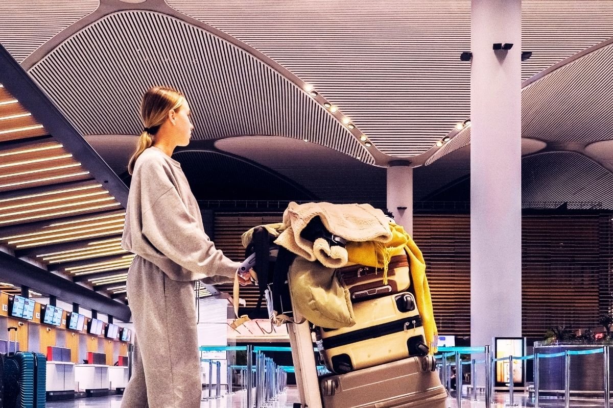 Gatwick to London decision point—train vs coach vs taxi depends on friction, hubs, luggage, and arrival time. 