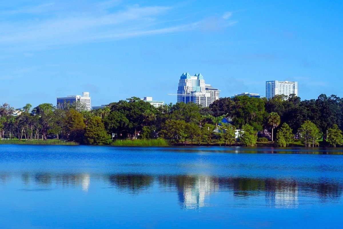 Lake Eola Park walking loop in Downtown Orlando as a free anchor plan with a tight radius 