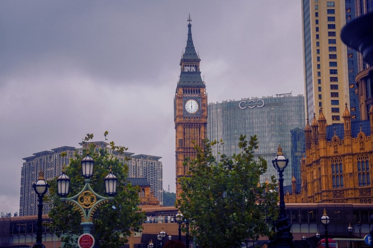 London in October with moody light—October often rewards structured planning but punishes summer-style late starts.