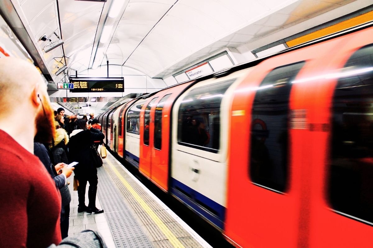 Choosing a London arrival hub after Heathrow—fastest vs cheapest depends on the handoff to your hotel area.