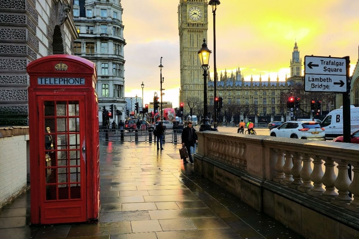 Morning walk in the City of London—dense sights with lower friction before midday queues build.

