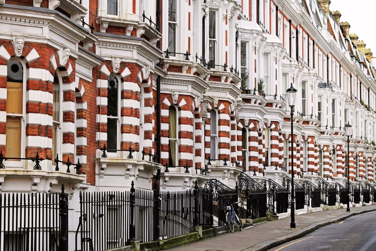 Family-friendly London base near museums and parks in South Kensington with calm streets and easy walking.