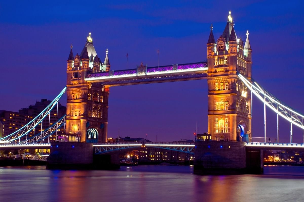 Tower Bridge in London at the end of a walking route—finishing Day 1 with a clear endpoint keeps the itinerary stable.