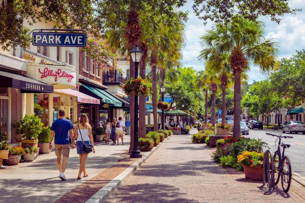 Winter Park Park Avenue stroll as a free Orlando day plan with a calm walkable loop 