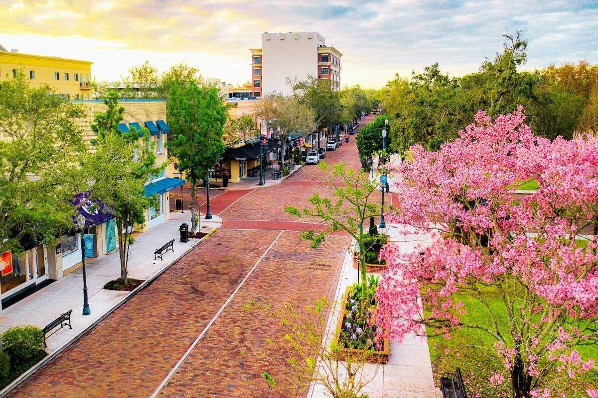 Winter Park Park Avenue stroll as a calm Orlando day that reduces budget leaks by staying walkable and time-capped