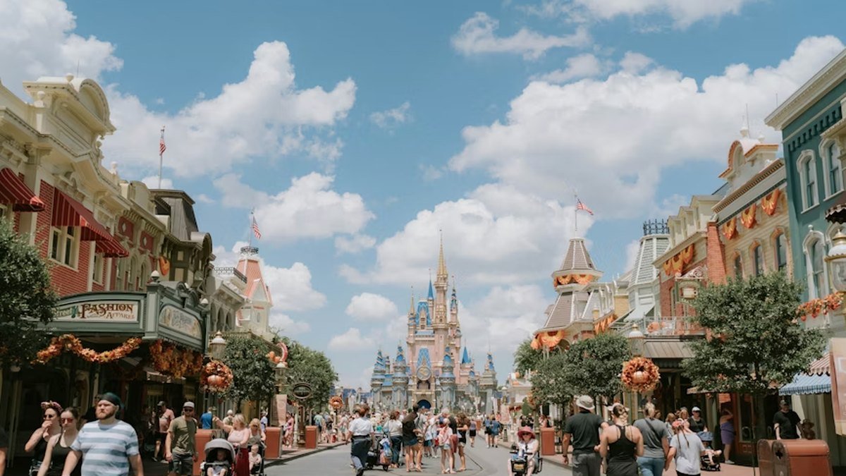 Crowds walking through Magic Kingdom on a relaxed Disney day