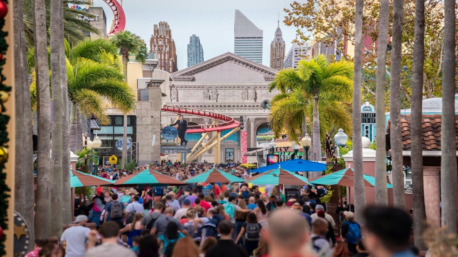 Crowded Orlando theme park area showing how poor planning affects a short trip