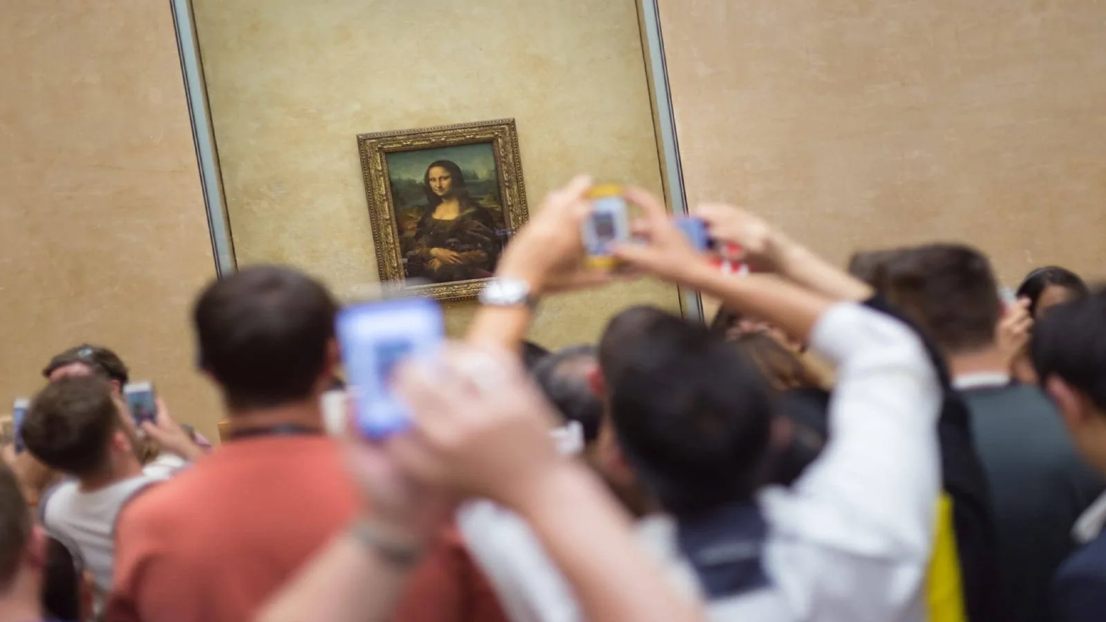 Visitors viewing Leonardo da Vinci's Mona Lisa in Paris.