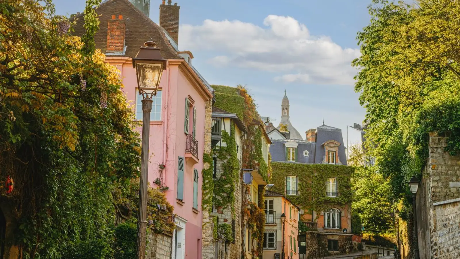 Cobblestone Rue de l’Abreuvoir with historic houses and trees