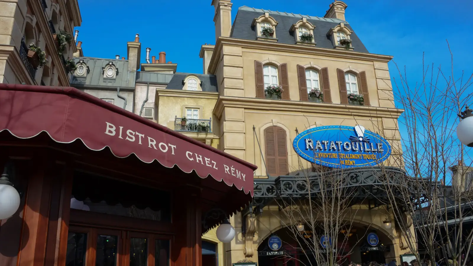 Entrance to Bistrot Chez Rémy restaurant